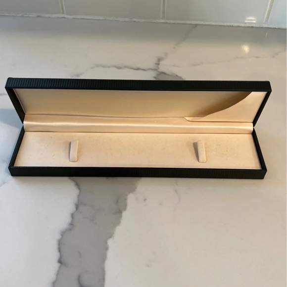 Authentic Gucci Watch - Picture 4 of 6